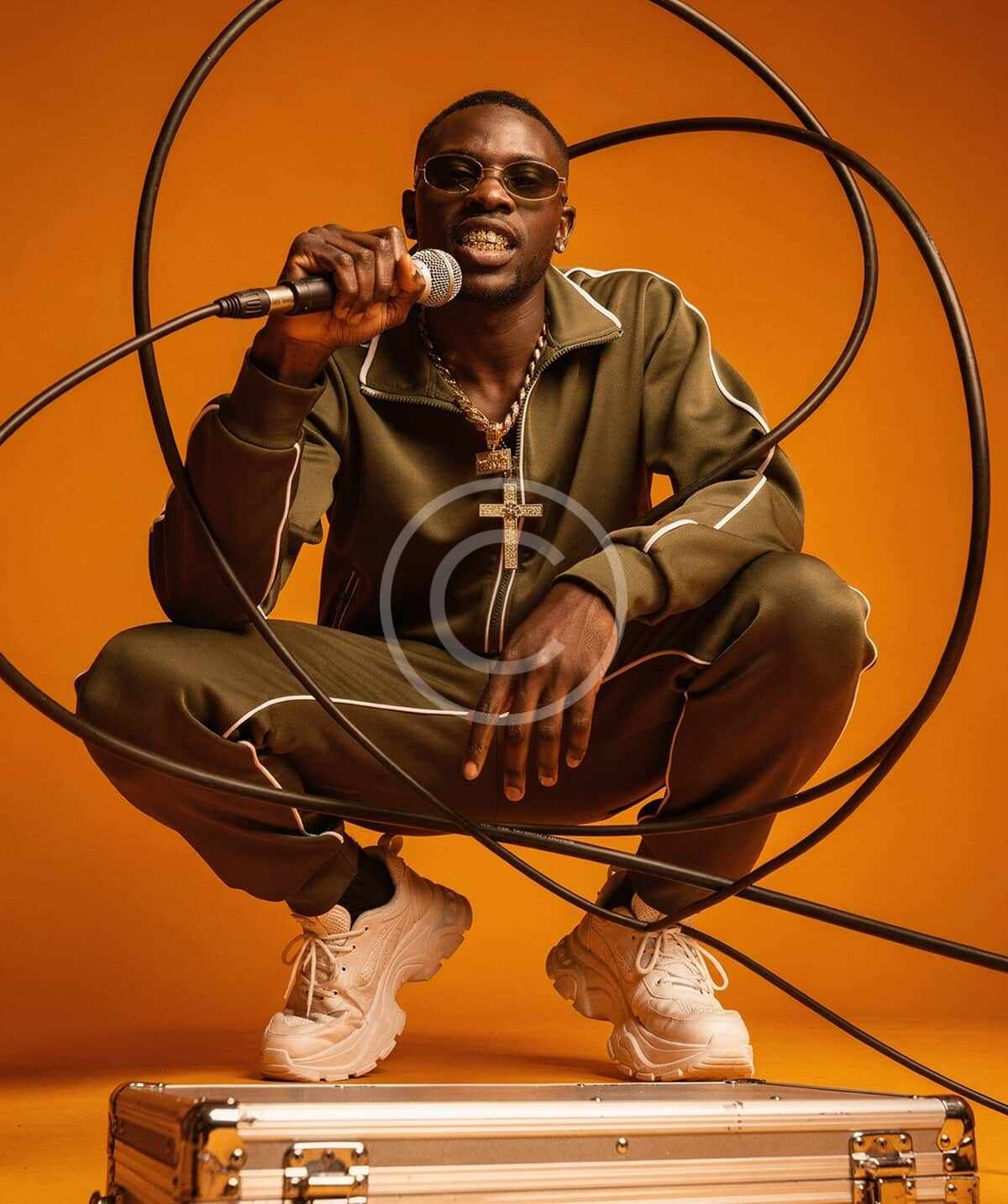 Urban performer tracksuit look